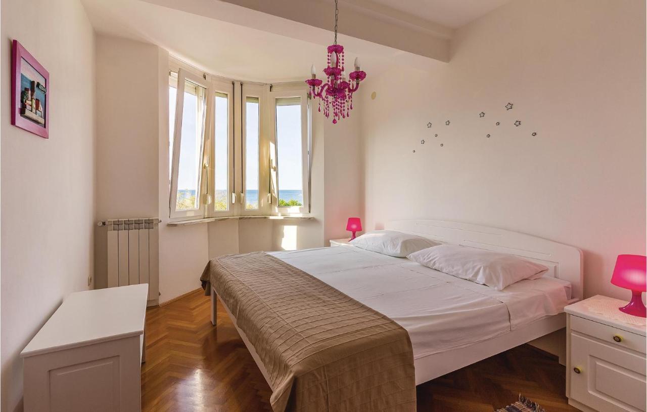 1 Bedroom Stunning Apartment In Pula Exteriör bild